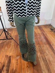 Waagon Wheel Embroidred Moss Stitch Western Pants  32 bells