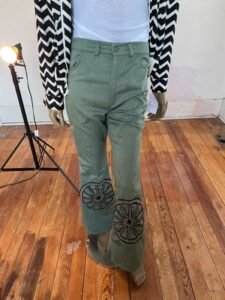 Waagon Wheel Embroidred Moss Stitch Western Pants  32 bells