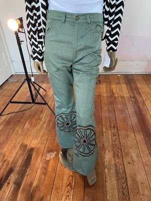 Waagon Wheel Embroidred Moss Stitch Western Pants  32 bells