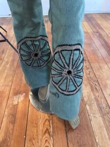 Waagon Wheel Embroidred Moss Stitch Western Pants  32 bells